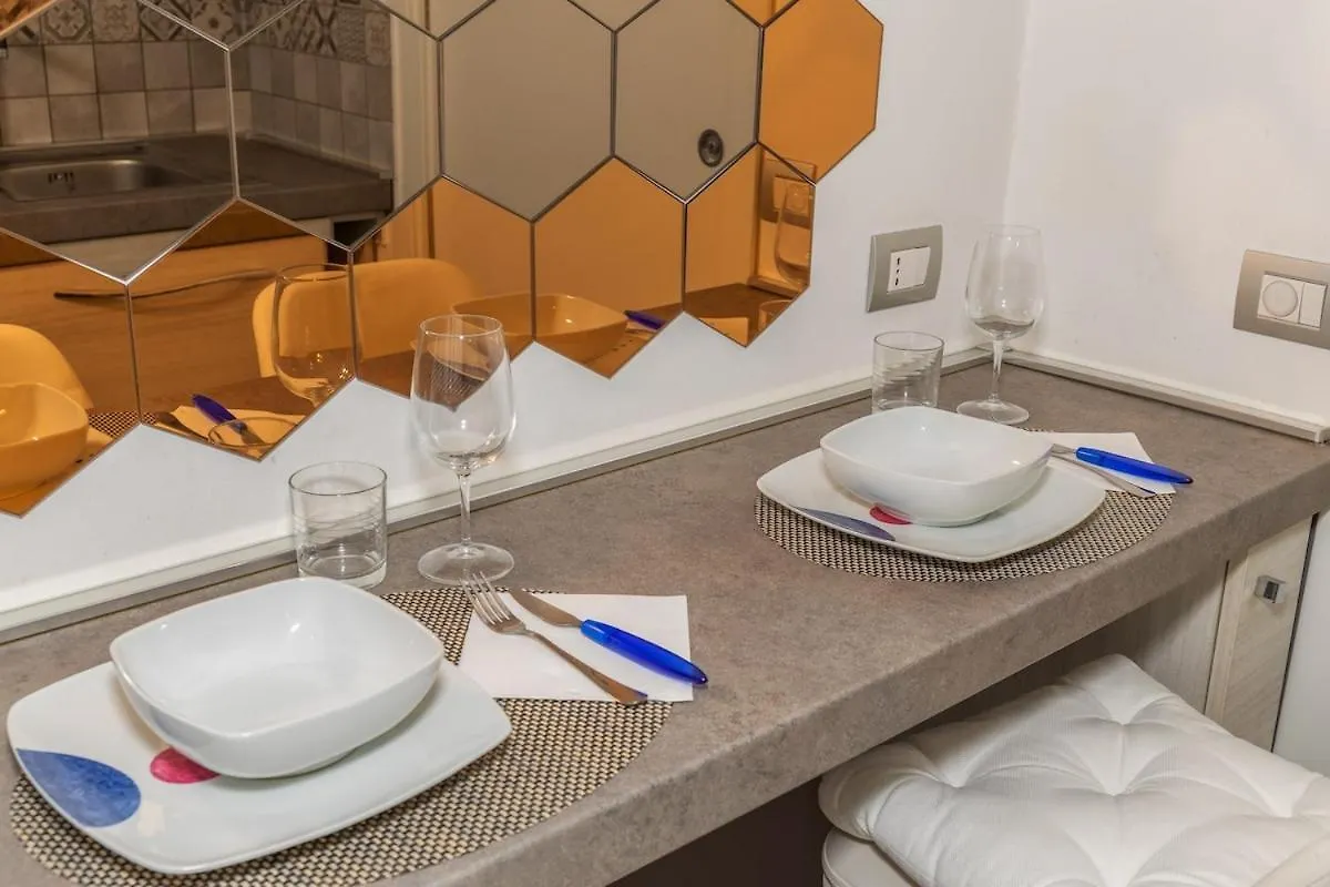 5 Min To Metro - Independent - Quiet - Privacy Apartment Milan Italy